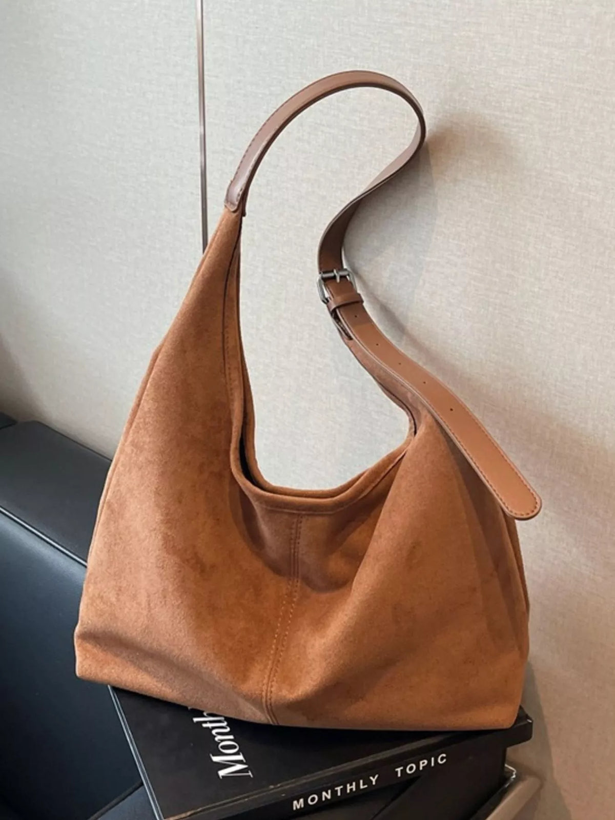 Lightweight Handbag With Adjustable Strap For Everyday