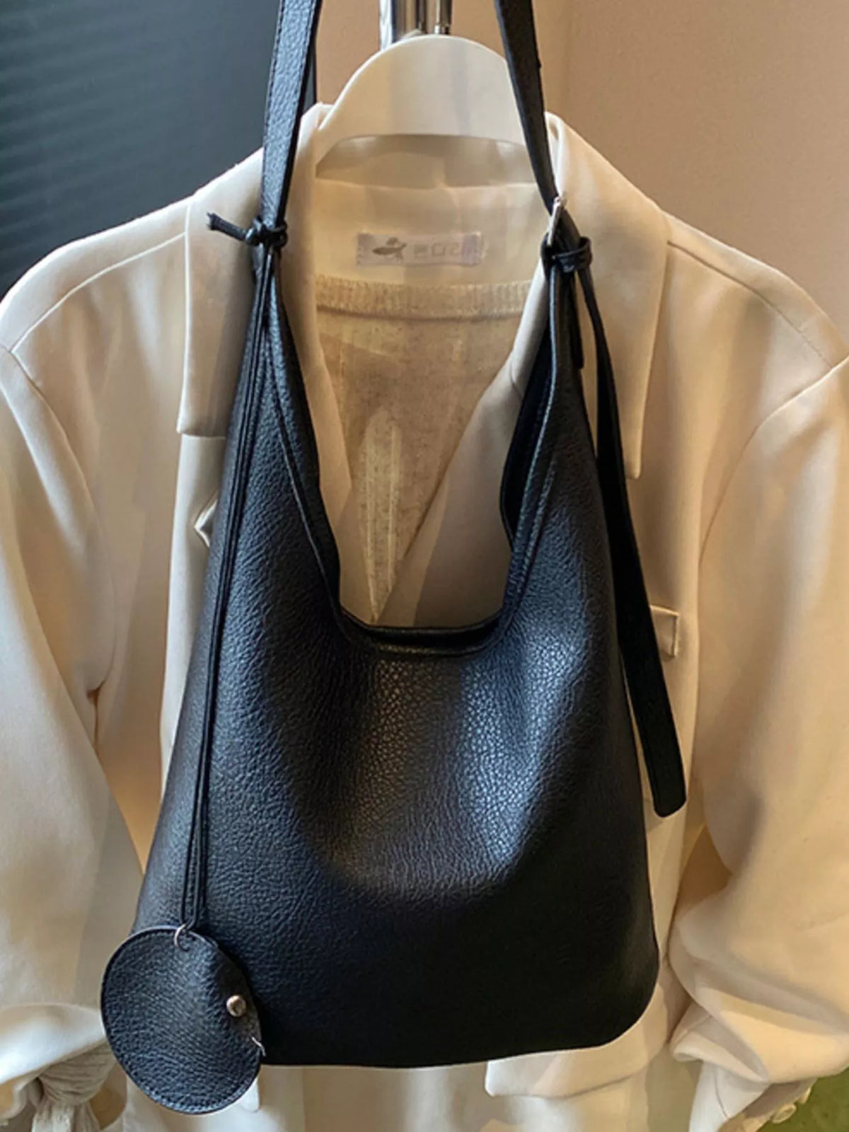 Lightweight Handbag With Adjustable Strap For Daily Use