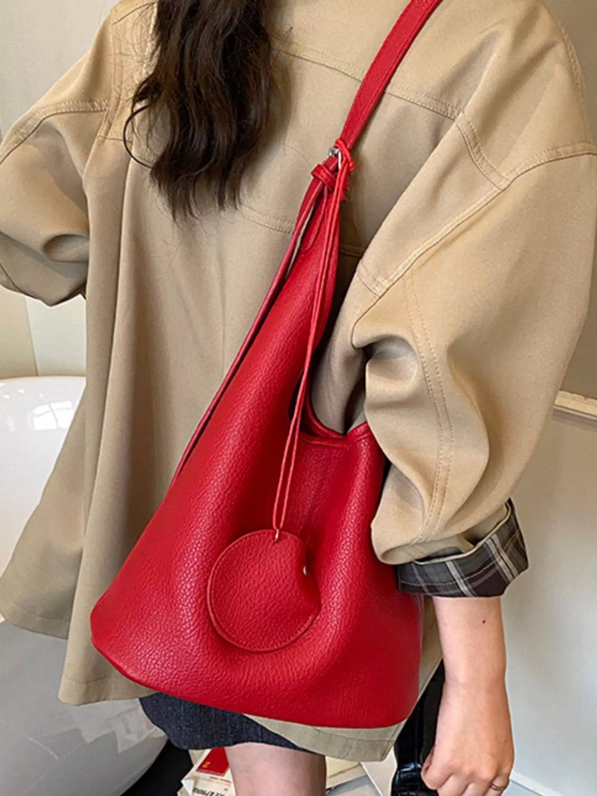 Lightweight Handbag With Adjustable Strap For Daily Use