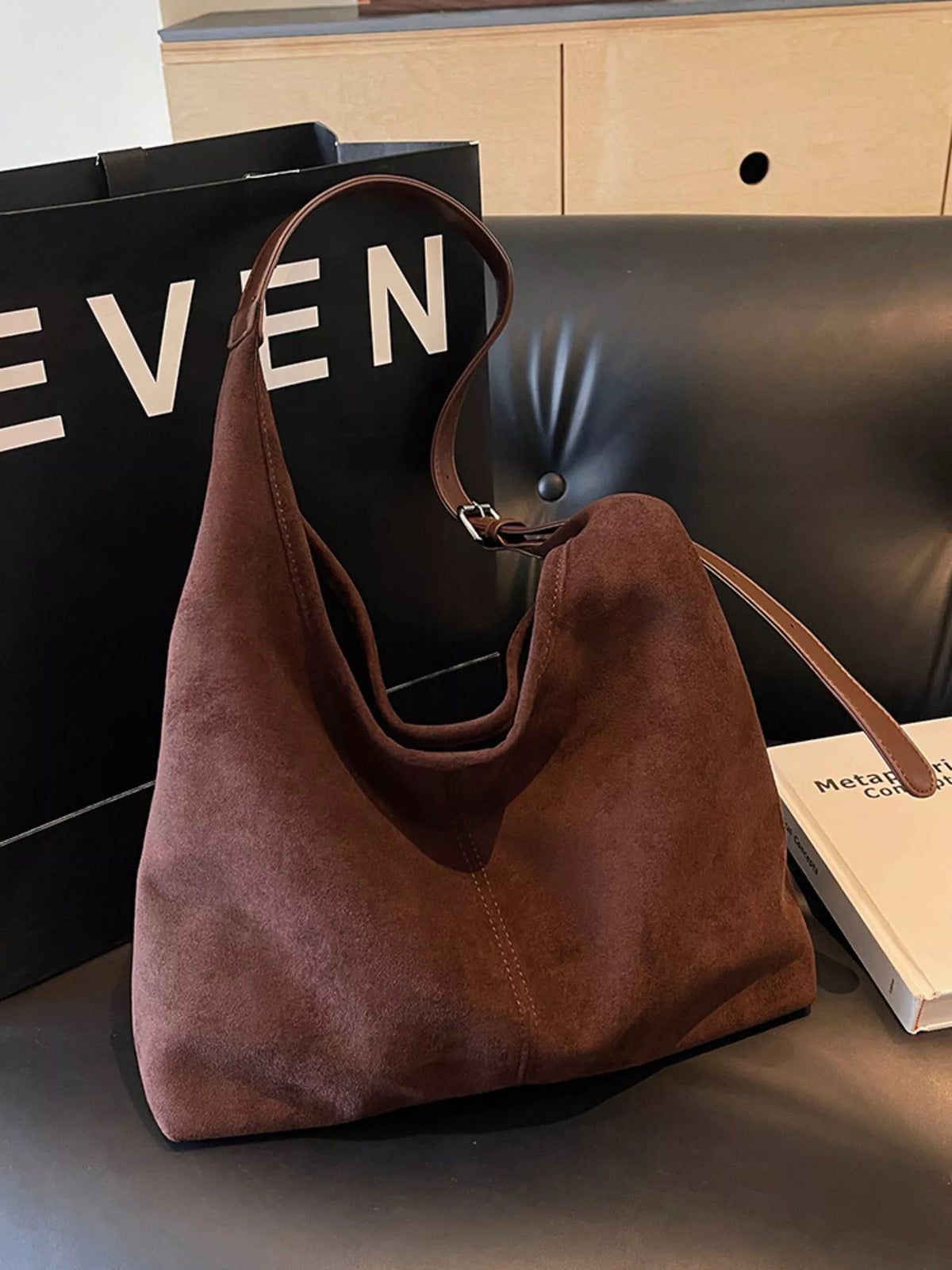 Lightweight Handbag With Adjustable Strap For Everyday