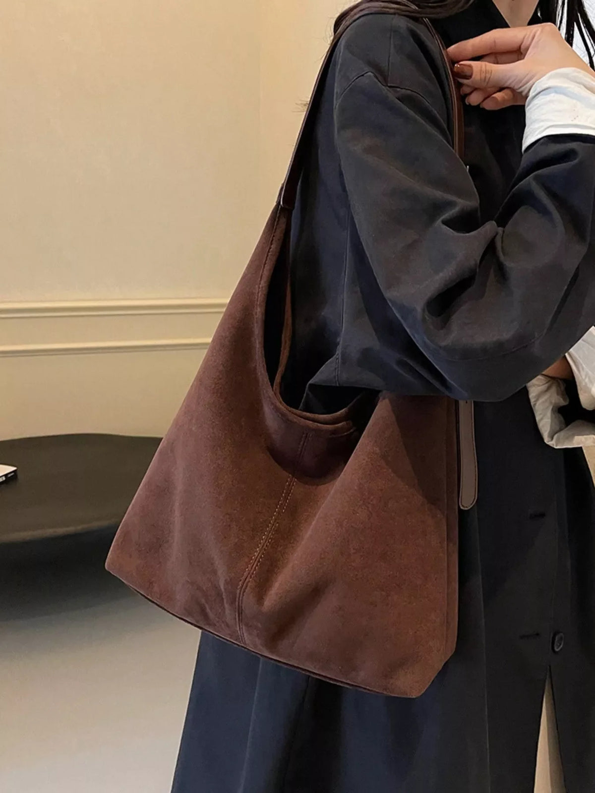 Lightweight Handbag With Adjustable Strap For Everyday