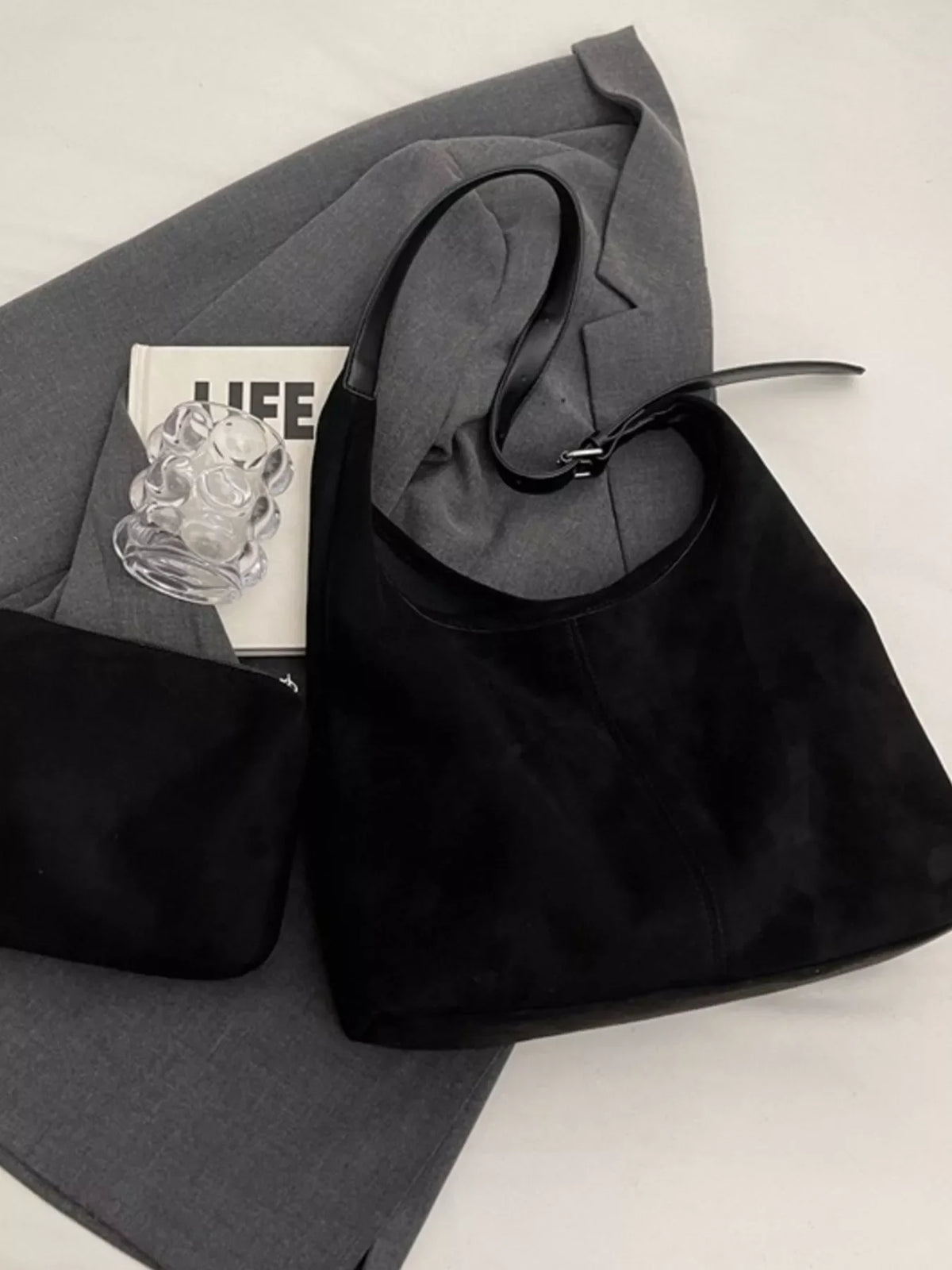 Lightweight Handbag With Adjustable Strap For Everyday