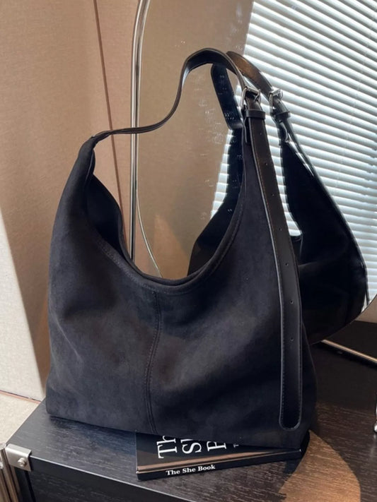 Lightweight Handbag With Adjustable Strap For Everyday